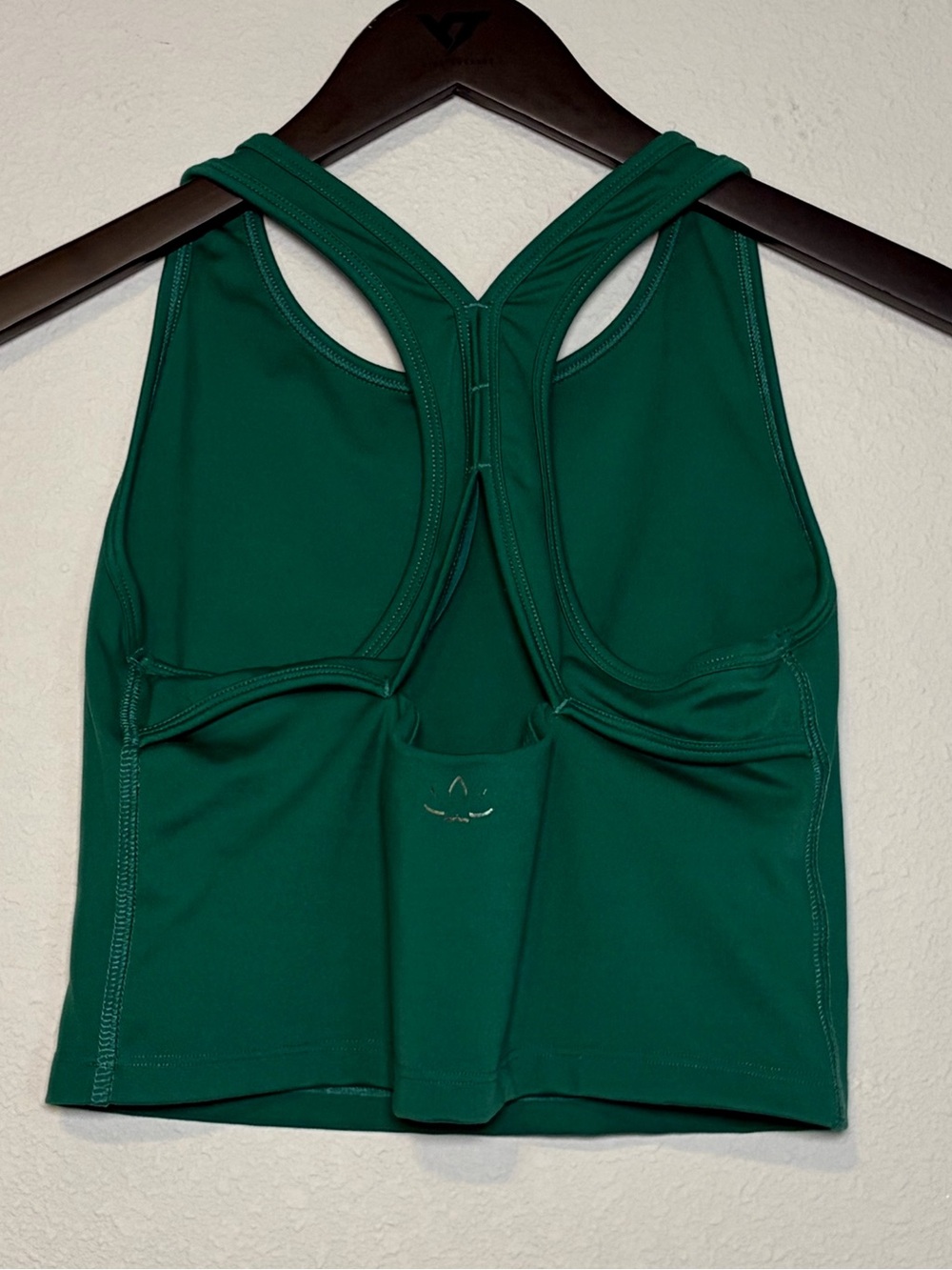 Beyond Yoga Power Beyond Strive Cropped Tank in Meadow Green - Size Large - Picture 5 of 7